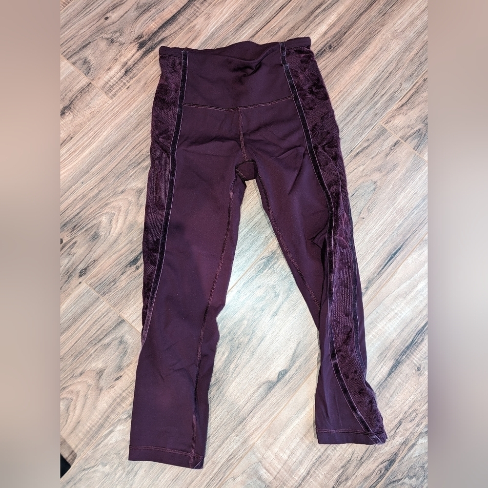 Lululemon women's leggings size 4. Women's eggplant Lululemon leggings.